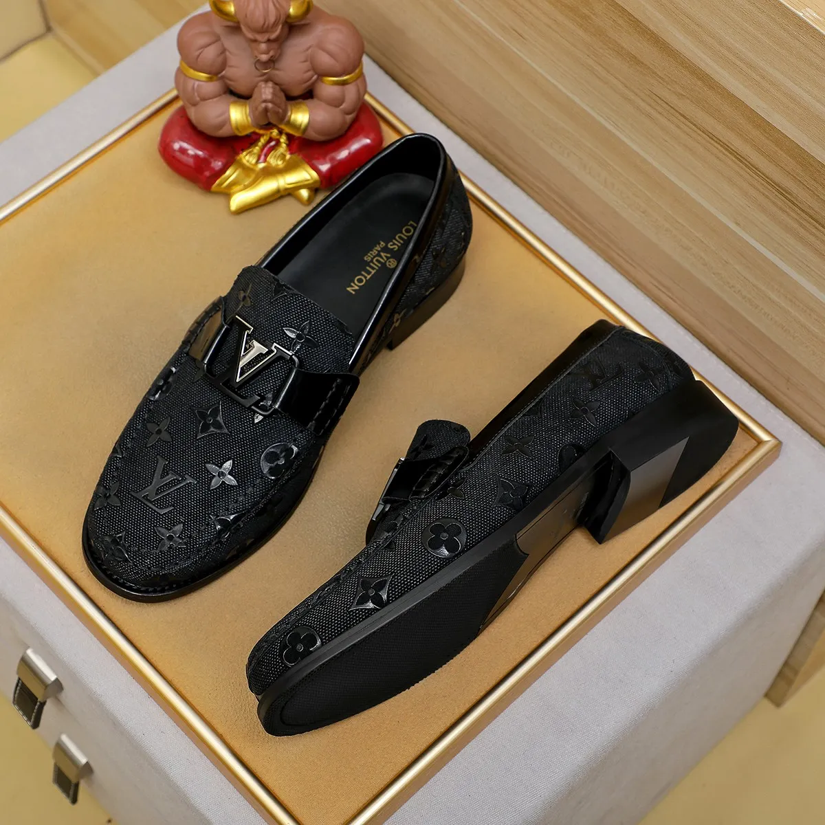 Men's shoes 💰 460 💰 Louis Vuitton LV ® 🆕 model 🔛Full shoe counter, first layer cowhide, 🐂leather lined casual shoes for men, super soft outsole, essential for driving. Counter synchronization, original first layer cowhide, completely 1:1 mold customization🌹top version, color optional! Number: 39-44 (customized at 38.45)